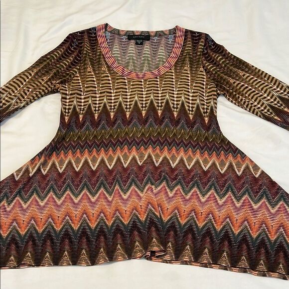 Karen Kane size small 3/4 sleeve Vibrant Zigzag Pattern shark bite hem tunic EUC - Picture 3 of 10